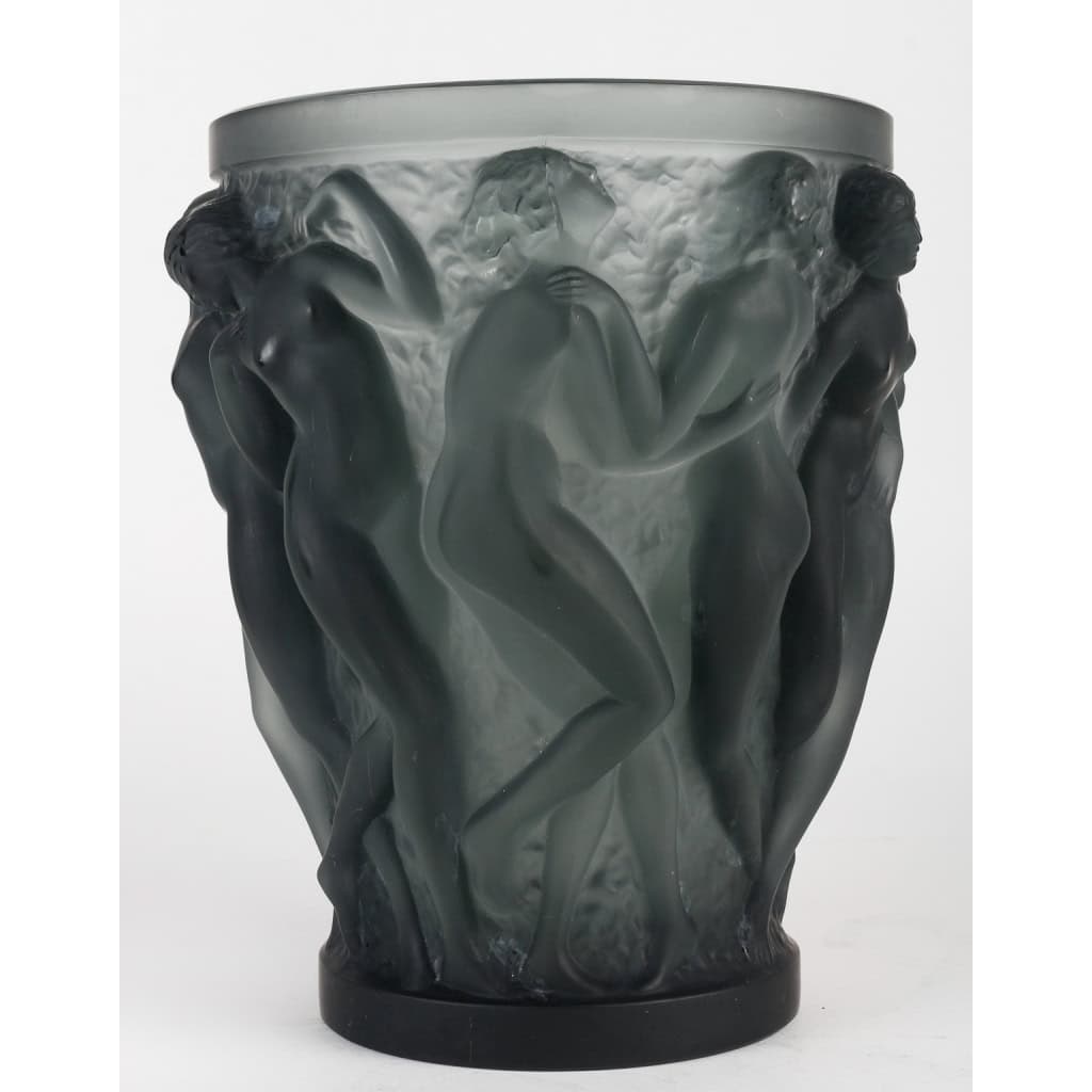 Vase « Bacchantes » cristal gris de LALIQUE FRANCE | Biron Vase "Bacchantes" cristal gris de LALIQUE FRANCE