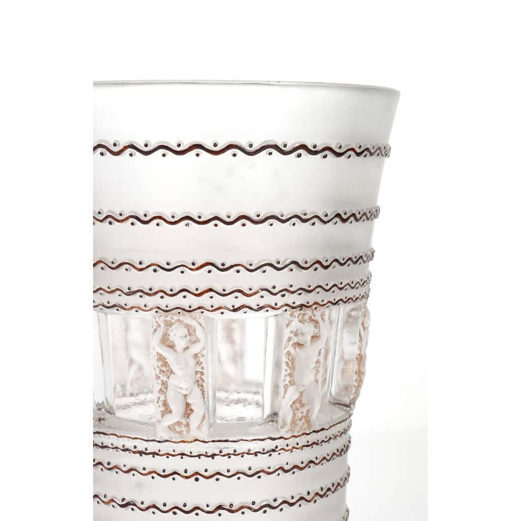 Vase « Florence » verre blanc patiné sépia et émaillé brun de René LALIQUE | Biron Vase "Florence" verre blanc patiné sépia et émaillé brun de René LALIQUE