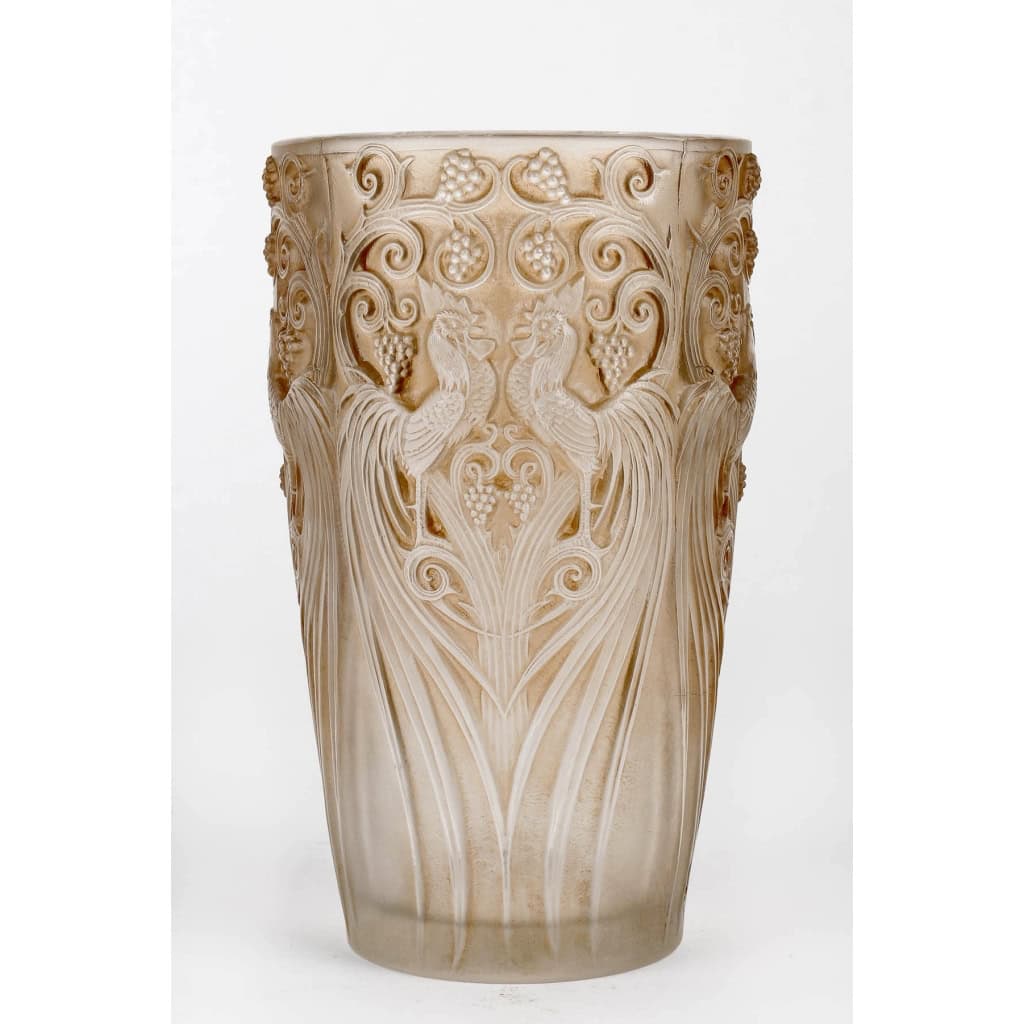 Vase « Coqs et Raisins » verre blanc patiné sépia de René LALIQUE | Biron ||||||||