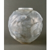 Vase « Formose » verre opalescent double couche patiné gris de René LALIQUE | Biron Vase "Formose" verre opalescent double couche patiné gris de René LALIQUE