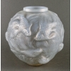 Vase « Formose » verre opalescent double couche patiné gris de René LALIQUE | Biron Vase "Formose" verre opalescent double couche patiné gris de René LALIQUE