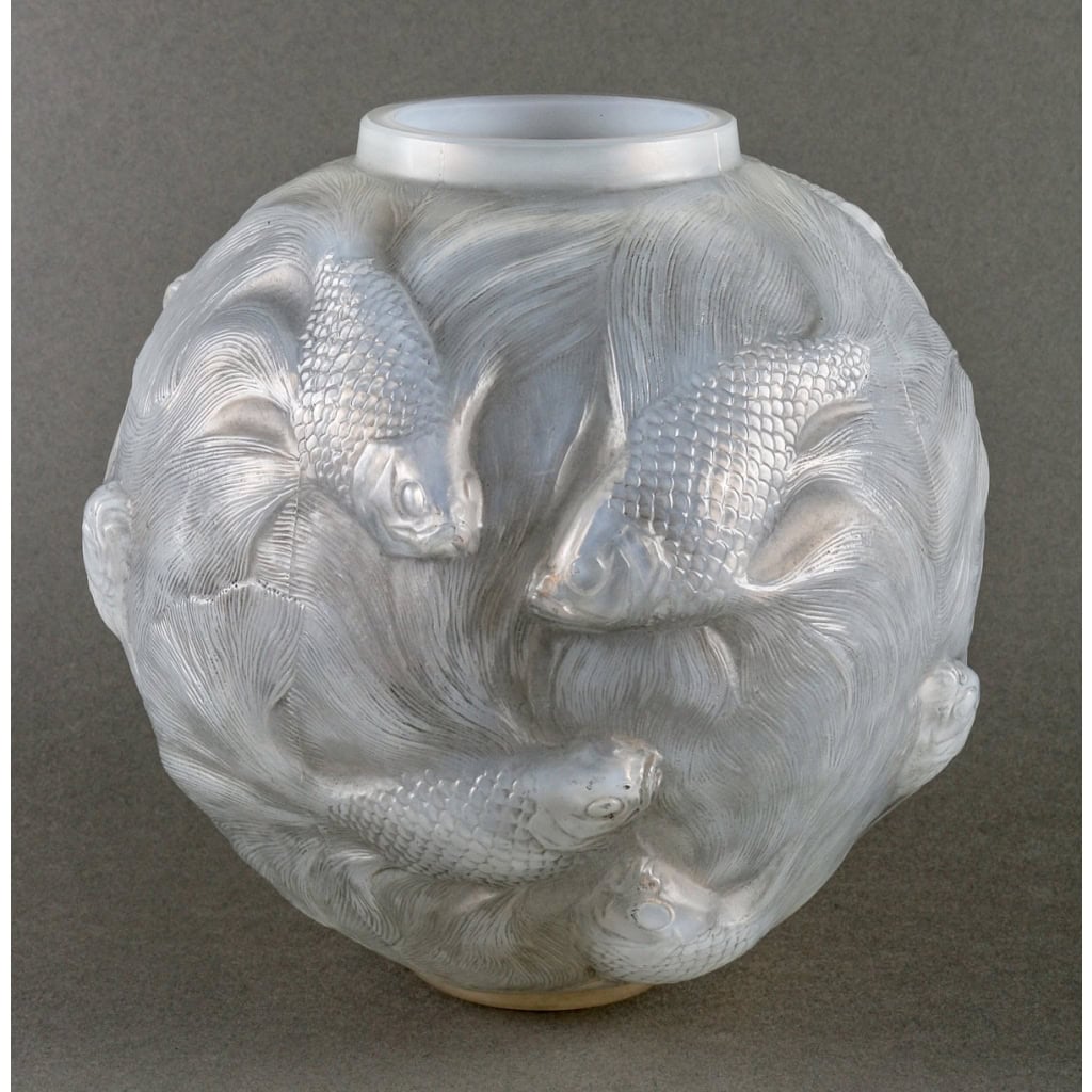 Vase « Formose » verre opalescent double couche patiné gris de René LALIQUE | Biron Vase "Formose" verre opalescent double couche patiné gris de René LALIQUE