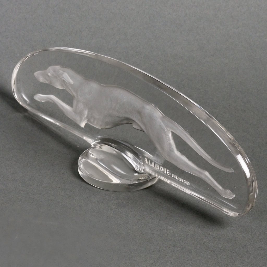 Mascotte Automobile « Lévrier » verre blanc de René LALIQUE | Biron Mascotte Automobile "Lévrier" verre blanc de René LALIQUE