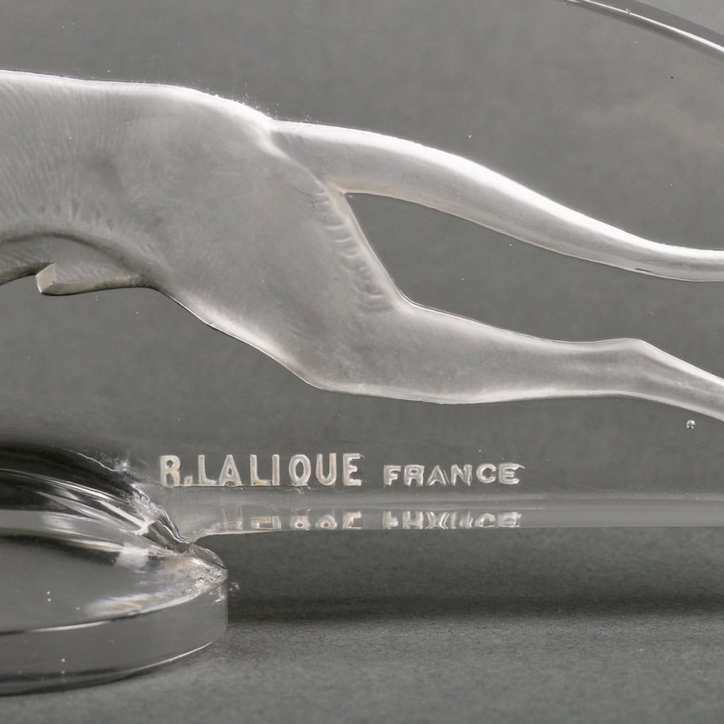 Mascotte Automobile « Lévrier » verre blanc de René LALIQUE | Biron Mascotte Automobile "Lévrier" verre blanc de René LALIQUE