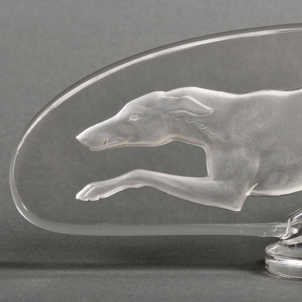 Mascotte Automobile « Lévrier » verre blanc de René LALIQUE | Biron Mascotte Automobile "Lévrier" verre blanc de René LALIQUE