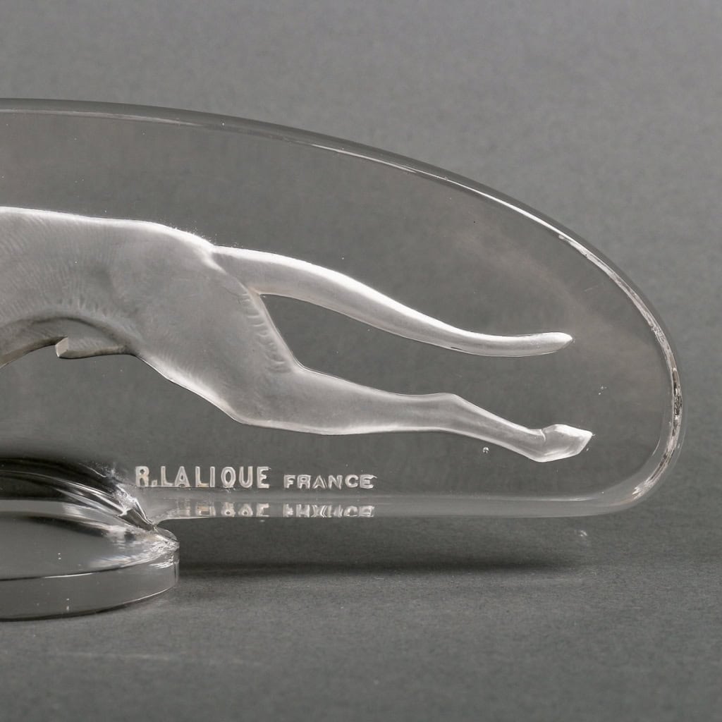 Mascotte Automobile « Lévrier » verre blanc de René LALIQUE | Biron Mascotte Automobile "Lévrier" verre blanc de René LALIQUE