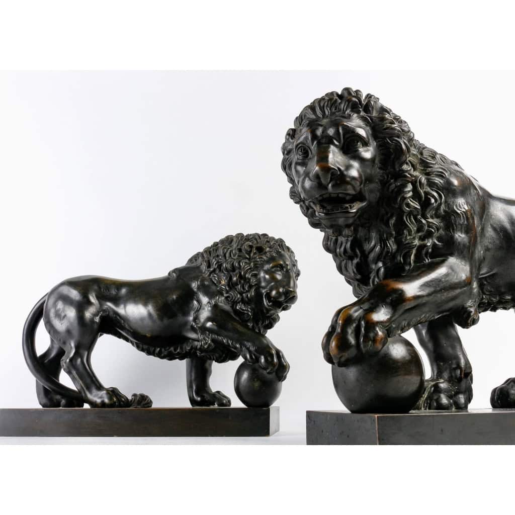 Paire de Lions Médicis en Bronze XIXème Siècle | Biron |||||||||