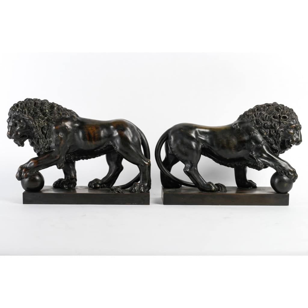 Paire de Lions Médicis en Bronze XIXème Siècle | Biron Paire de Lions Médicis en Bronze XIXème Siècle