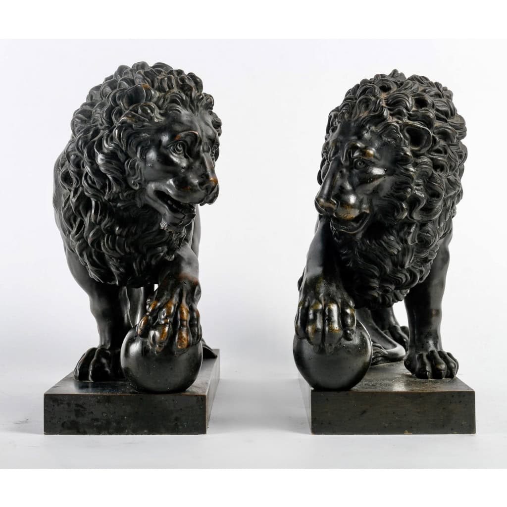 Paire de Lions Médicis en Bronze XIXème Siècle | Biron Paire de Lions Médicis en Bronze XIXème Siècle