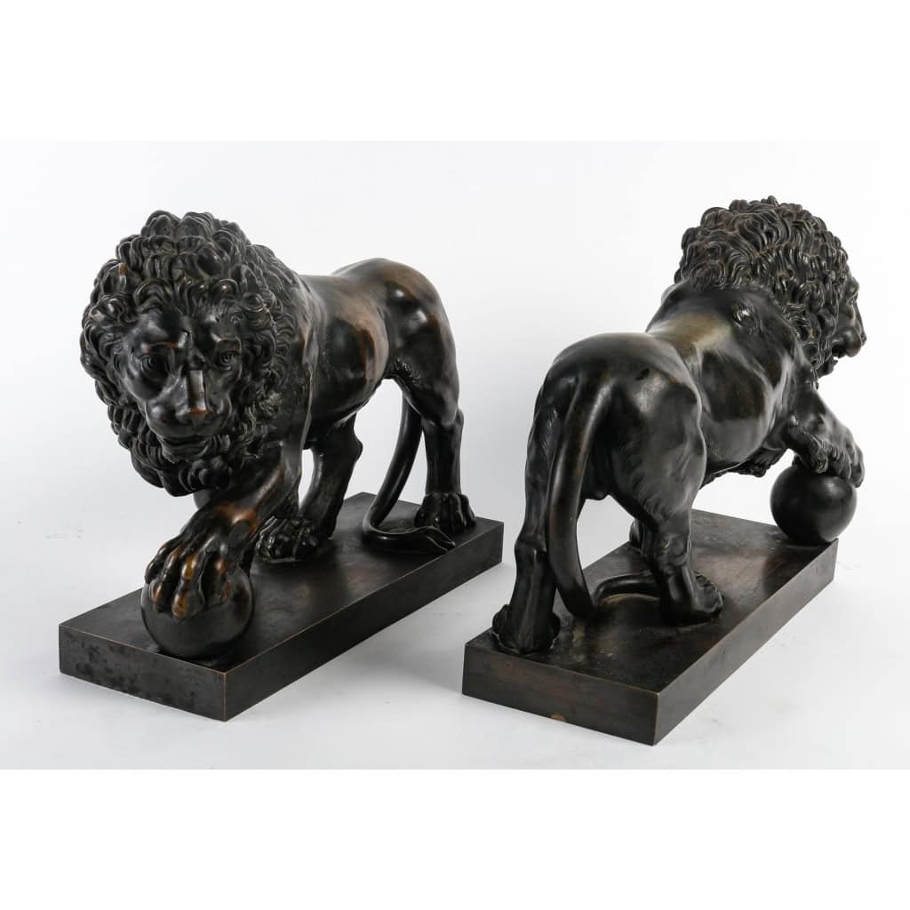 Paire de Lions Médicis en Bronze XIXème Siècle | Biron Paire de Lions Médicis en Bronze XIXème Siècle