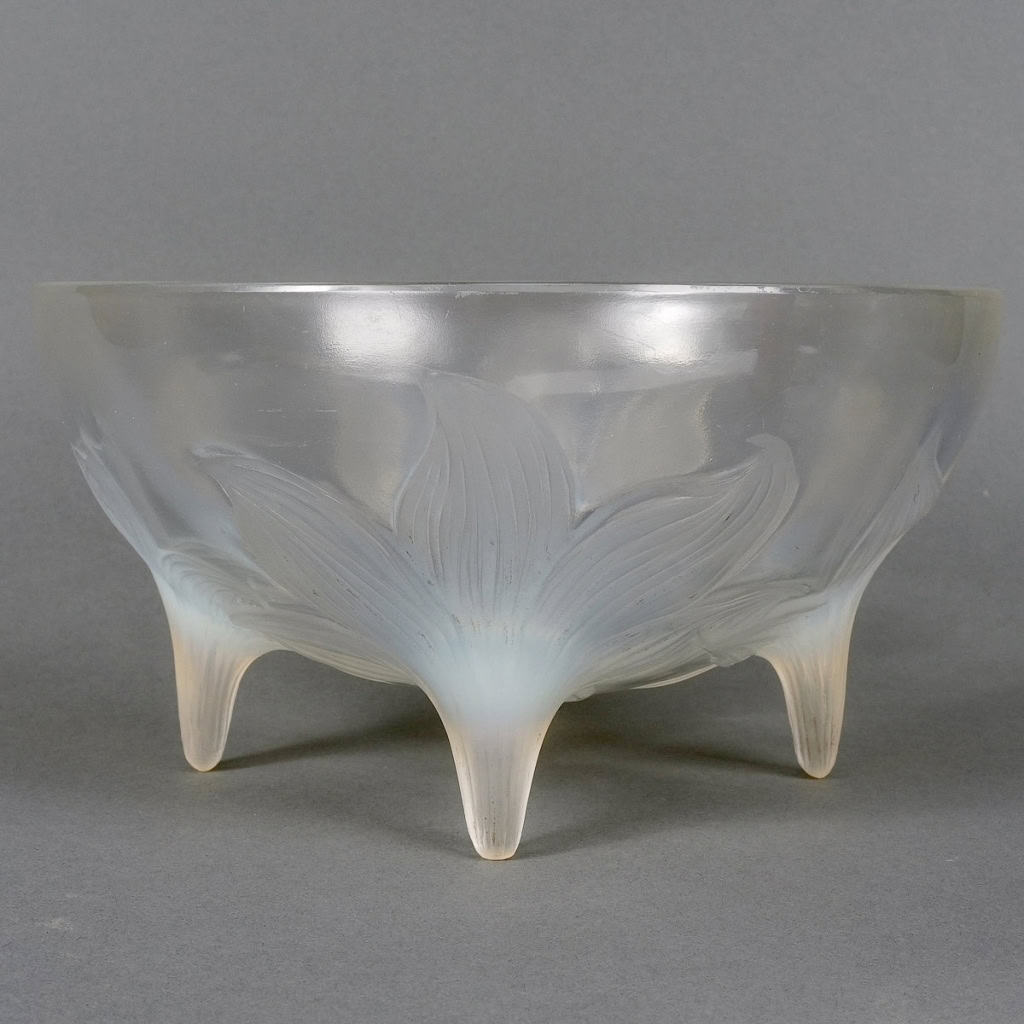 Coupe "Lys" verre opalescent de René LALIQUE