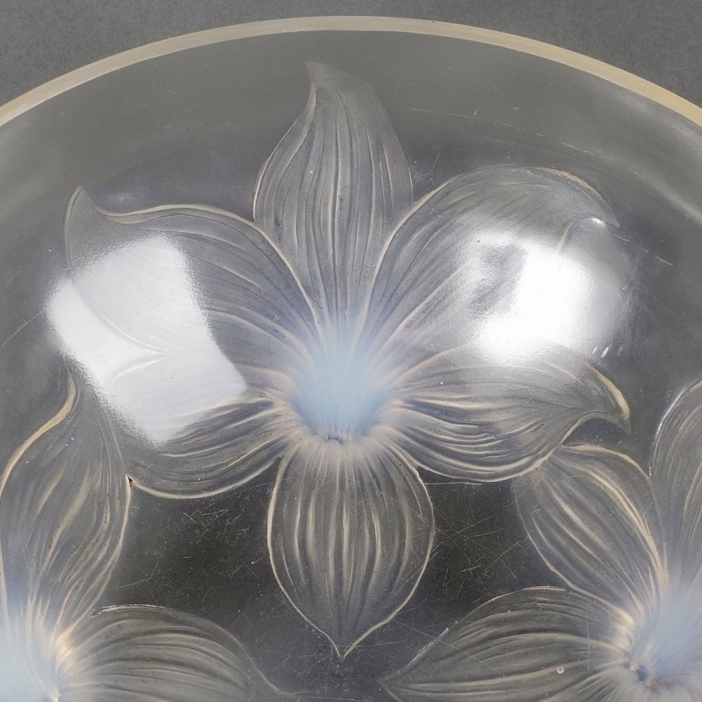 Coupe "Lys" verre opalescent de René LALIQUE