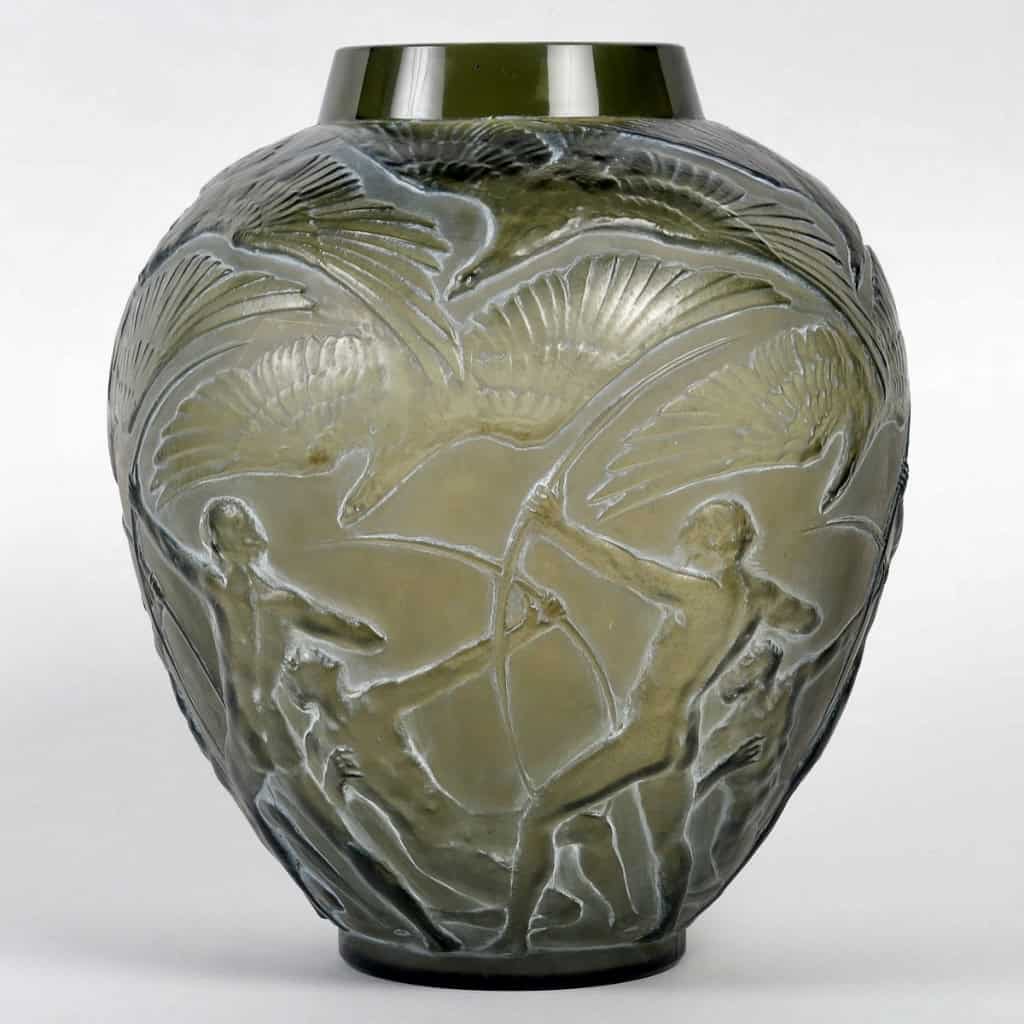 Vase « Archers » verre gris topaze fumé patiné blanc de René LALIQUE | Biron ||||||