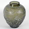 Vase « Archers » verre gris topaze fumé patiné blanc de René LALIQUE | Biron Vase "Archers" verre gris topaze fumé patiné blanc de René LALIQUE