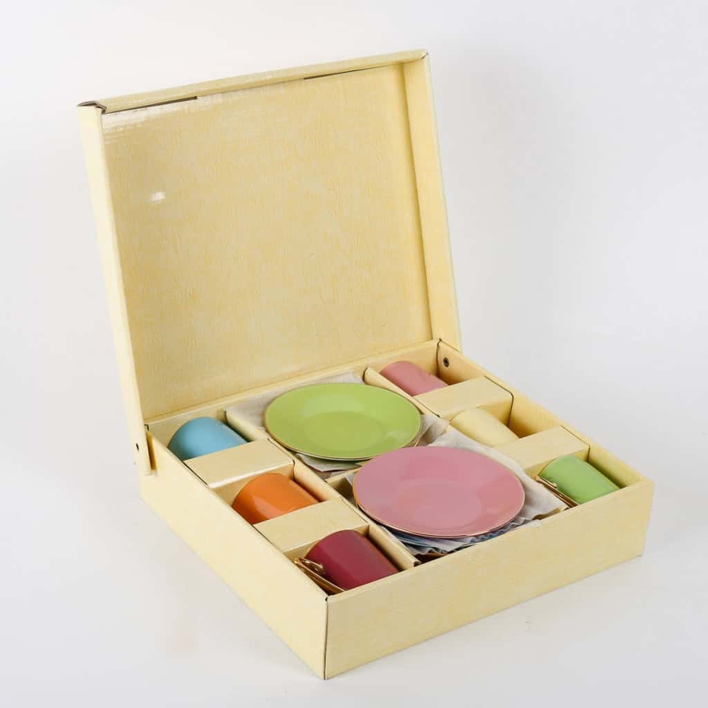 Ensemble de Six Tasses et Sous-Tasses en Porcelaine Fine. | Biron Ensemble de Six Tasses et Sous-Tasses en Porcelaine Fine.
