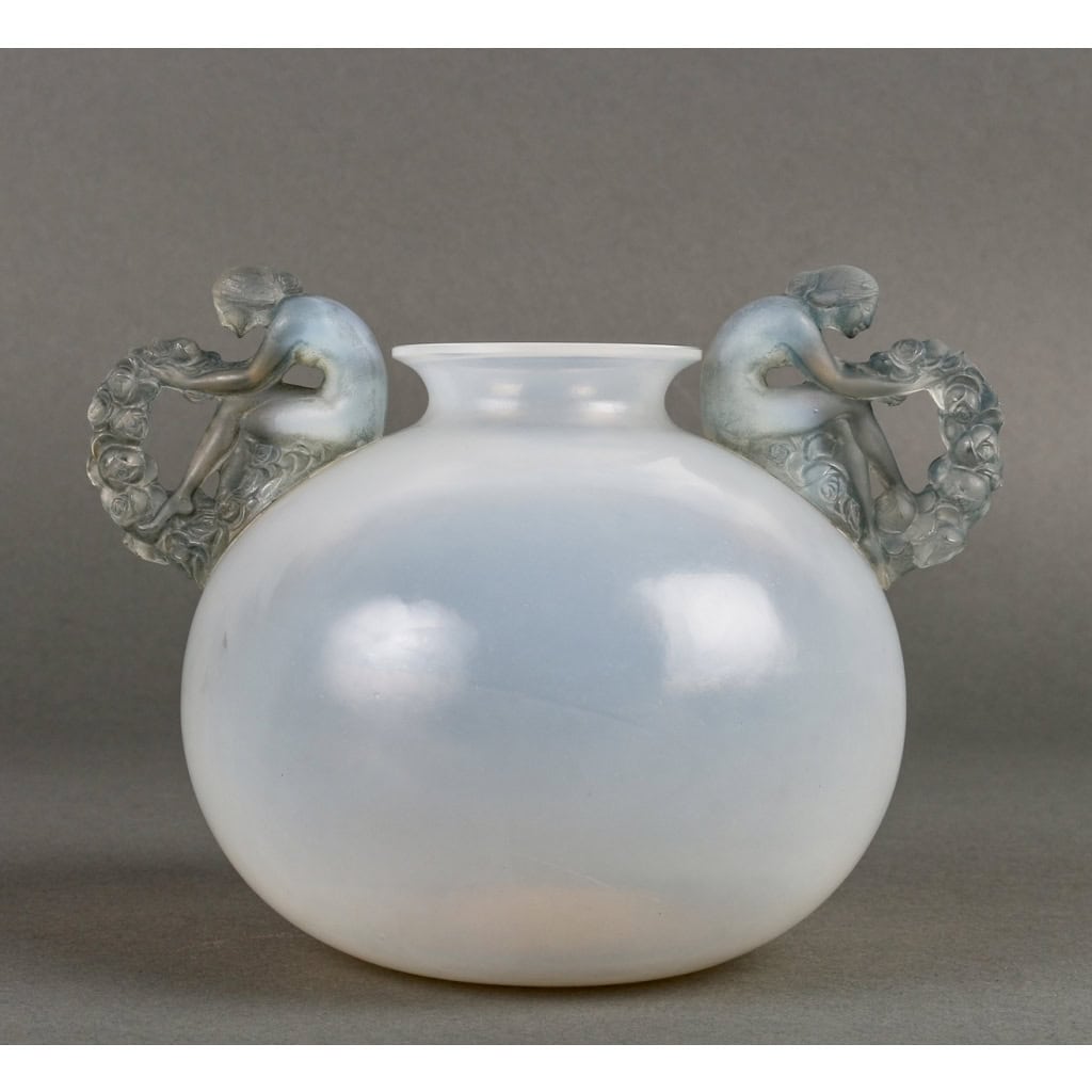 Vase « Bouchardon » verre opalescent patiné bleu de René LALIQUE | Biron ||||||||||