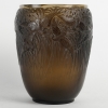 Vase « Aigrettes » verre topaze fumé patiné blanc de René LALIQUE | Biron Vase "Aigrettes" verre topaze fumé patiné blanc de René LALIQUE