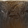 Vase « Aigrettes » verre topaze fumé patiné blanc de René LALIQUE | Biron Vase "Aigrettes" verre topaze fumé patiné blanc de René LALIQUE