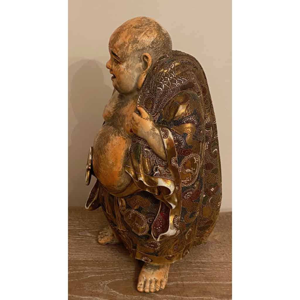 un important boudha en porcelaine de Satsuma Japon 19 eme siecle | Biron un important boudha en porcelaine de Satsuma Japon 19 eme siecle