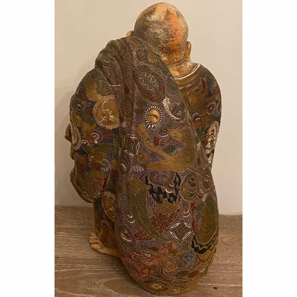 un important boudha en porcelaine de Satsuma Japon 19 eme siecle | Biron un important boudha en porcelaine de Satsuma Japon 19 eme siecle