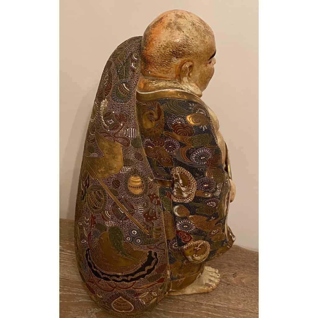 un important boudha en porcelaine de Satsuma Japon 19 eme siecle | Biron un important boudha en porcelaine de Satsuma Japon 19 eme siecle