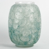 Vase « Monnaie du Pape » verre blanc patiné vert de René LALIQUE | Biron Vase "Monnaie du Pape" verre blanc patiné vert de René LALIQUE