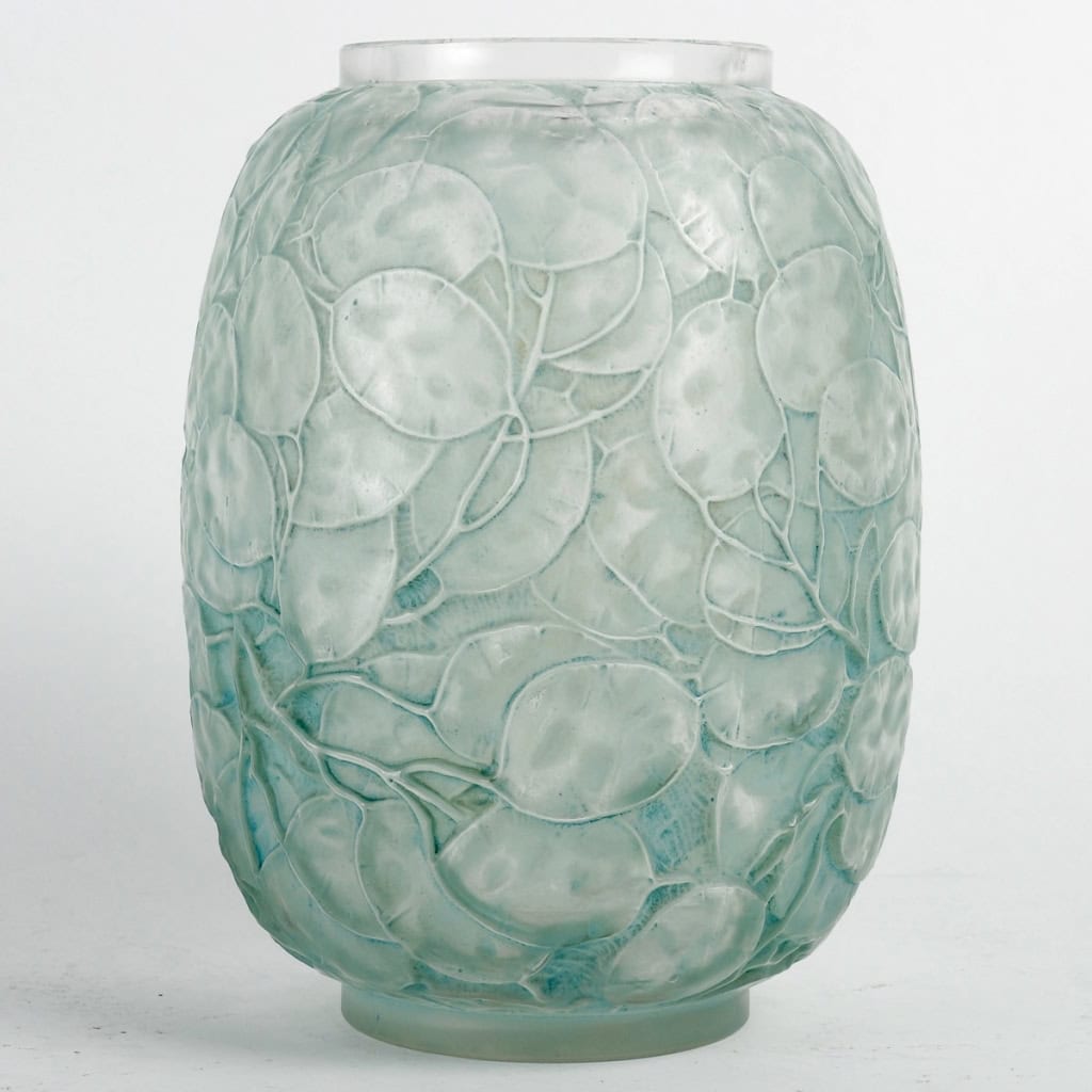 Vase « Monnaie du Pape » verre blanc patiné vert de René LALIQUE | Biron Vase "Monnaie du Pape" verre blanc patiné vert de René LALIQUE