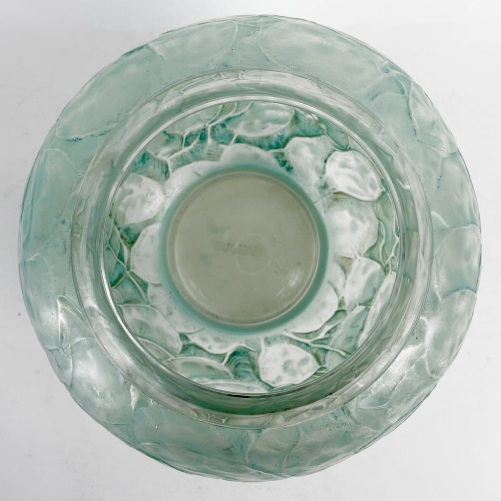 Vase « Monnaie du Pape » verre blanc patiné vert de René LALIQUE | Biron Vase "Monnaie du Pape" verre blanc patiné vert de René LALIQUE