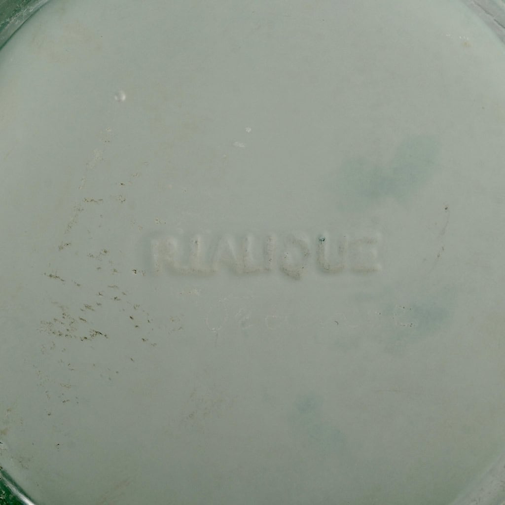 Vase « Monnaie du Pape » verre blanc patiné vert de René LALIQUE | Biron Vase "Monnaie du Pape" verre blanc patiné vert de René LALIQUE