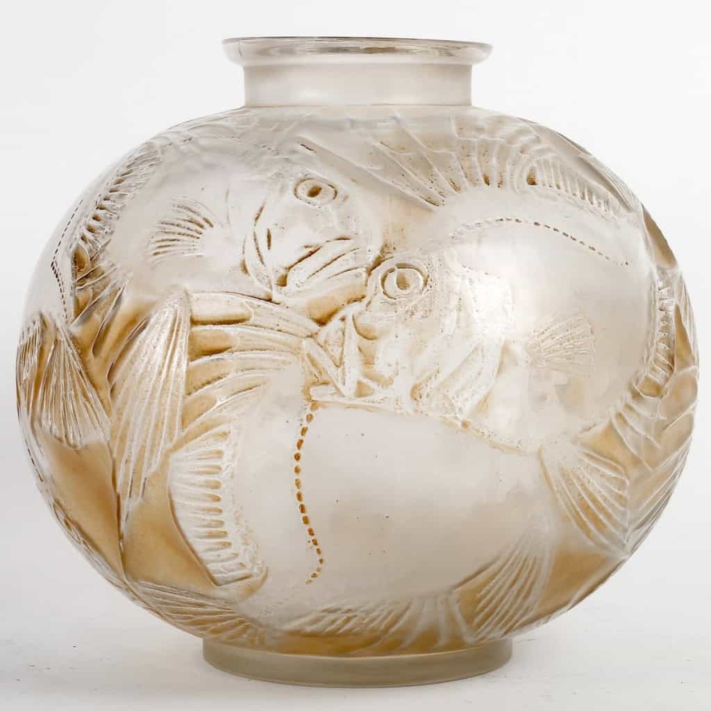 Vase « Poissons » verre blanc patiné sépia de René LALIQUE | Biron |||||||||