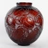 Vase « Gros Scarabées » verre rouge ambré patiné blanc de René LALIQUE | Biron ||||||||