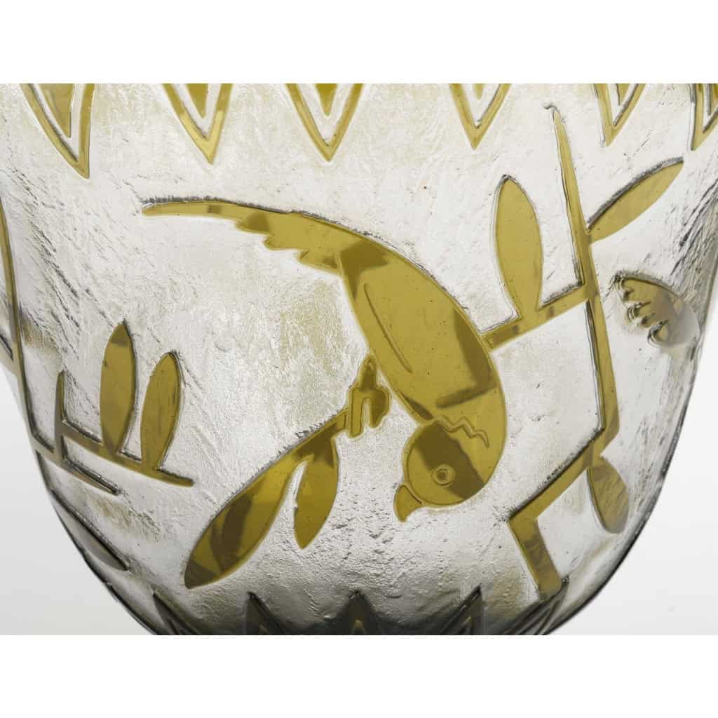 DAUM Nancy France, Vase aux Perroquets circa 1930 | Biron DAUM Nancy France, Vase aux Perroquets circa 1930