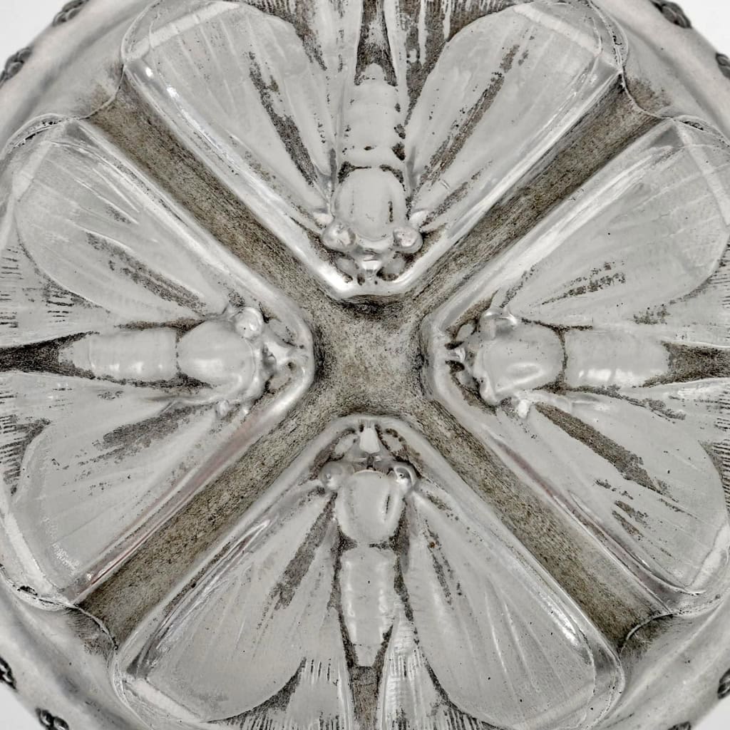 Boîte « Quatre Papillons » verre blanc patiné gris de René LALIQUE | Biron Boîte "Quatre Papillons" verre blanc patiné gris de René LALIQUE