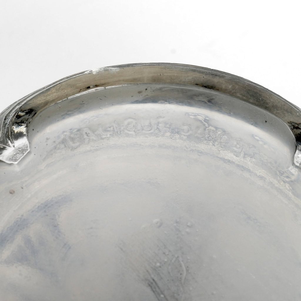 Boîte « Quatre Papillons » verre blanc patiné gris de René LALIQUE | Biron Boîte "Quatre Papillons" verre blanc patiné gris de René LALIQUE