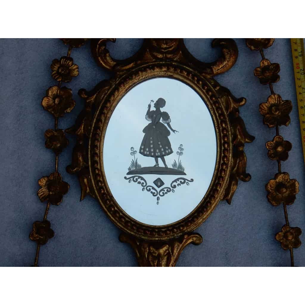 1950/70 Paire d’Appliques Bois Doré Venise Romantiques Console Et Guirlandes Miroirs Gravés Monsieur Et Madame | Biron 1950/70 Paire d’Appliques Bois Doré Venise Romantiques Console Et Guirlandes Miroirs Gravés Monsieur Et Madame