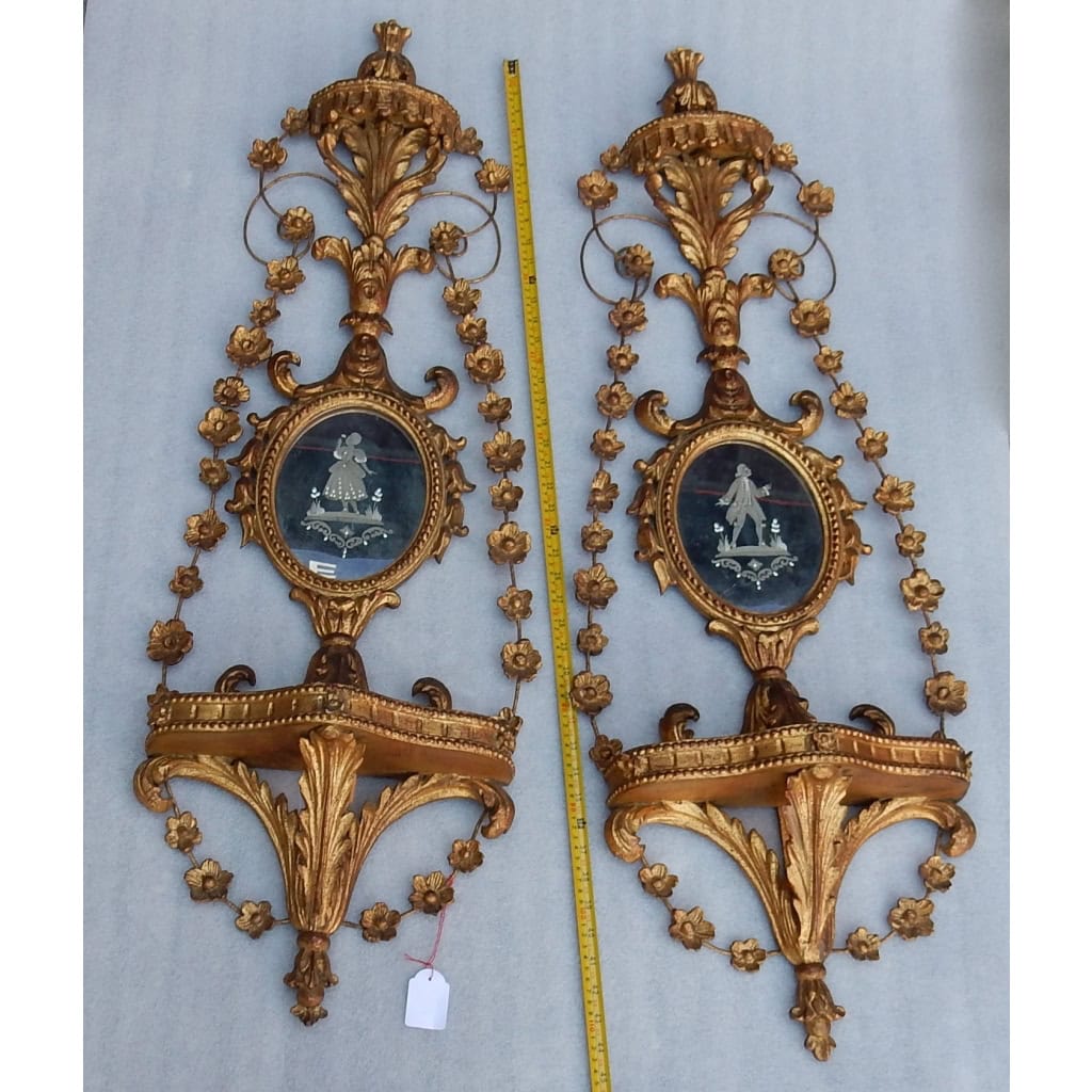 1950/70 Paire d’Appliques Bois Doré Venise Romantiques Console Et Guirlandes Miroirs Gravés Monsieur Et Madame | Biron 1950/70 Paire d’Appliques Bois Doré Venise Romantiques Console Et Guirlandes Miroirs Gravés Monsieur Et Madame