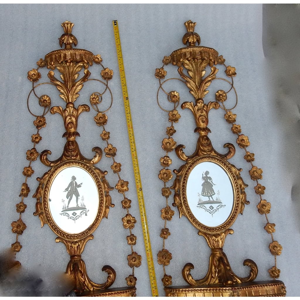 1950/70 Paire d’Appliques Bois Doré Venise Romantiques Console Et Guirlandes Miroirs Gravés Monsieur Et Madame | Biron 1950/70 Paire d’Appliques Bois Doré Venise Romantiques Console Et Guirlandes Miroirs Gravés Monsieur Et Madame