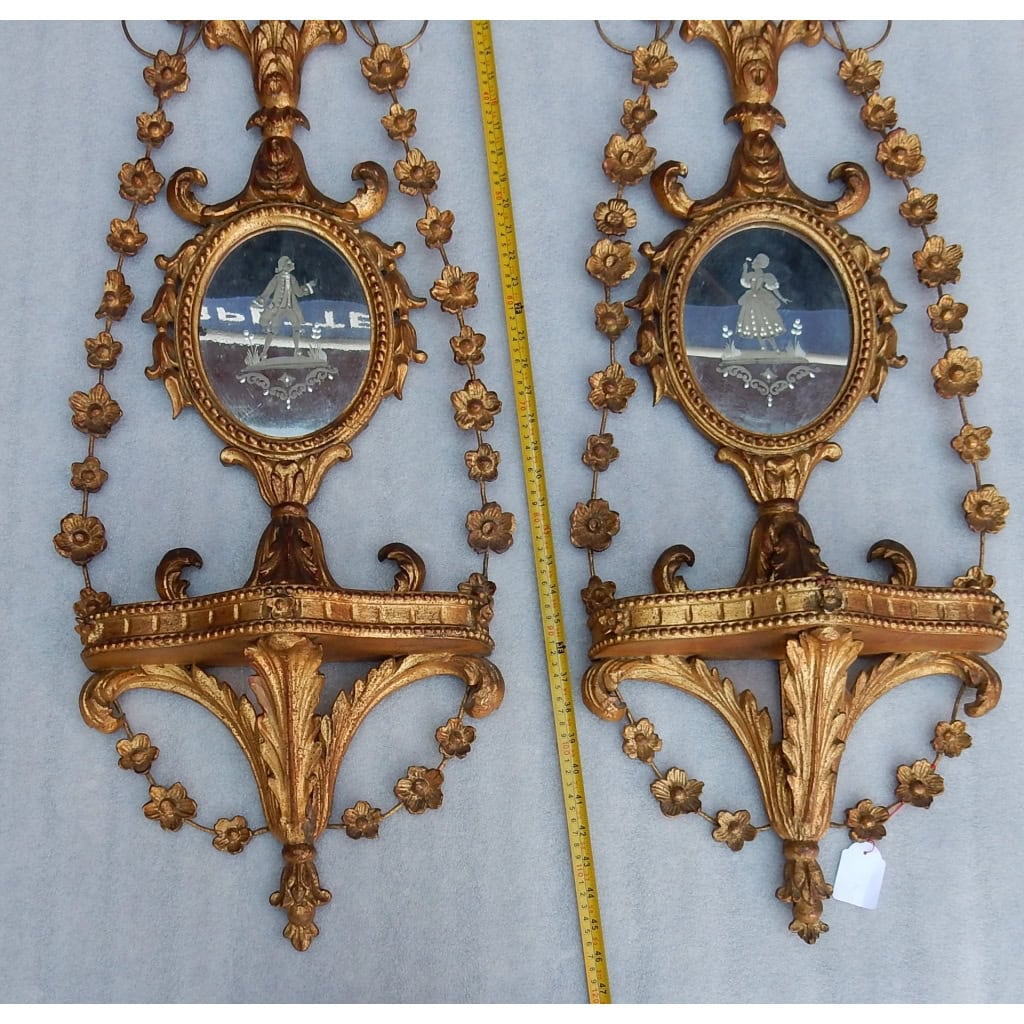 1950/70 Paire d’Appliques Bois Doré Venise Romantiques Console Et Guirlandes Miroirs Gravés Monsieur Et Madame | Biron 1950/70 Paire d’Appliques Bois Doré Venise Romantiques Console Et Guirlandes Miroirs Gravés Monsieur Et Madame