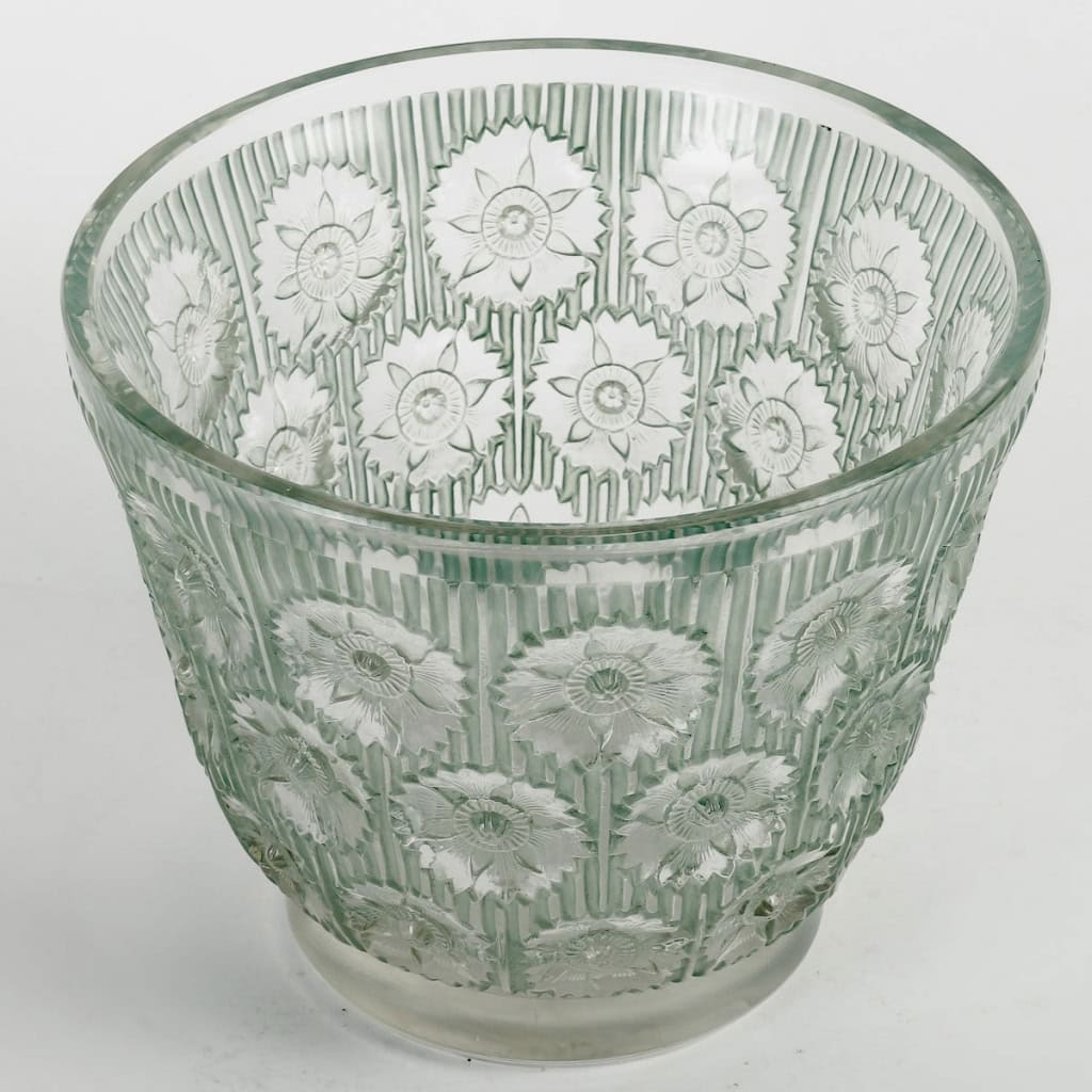 Vase « Edelweiss » verre blanc patiné vert de René LALIQUE | Biron Vase "Edelweiss" verre blanc patiné vert de René LALIQUE