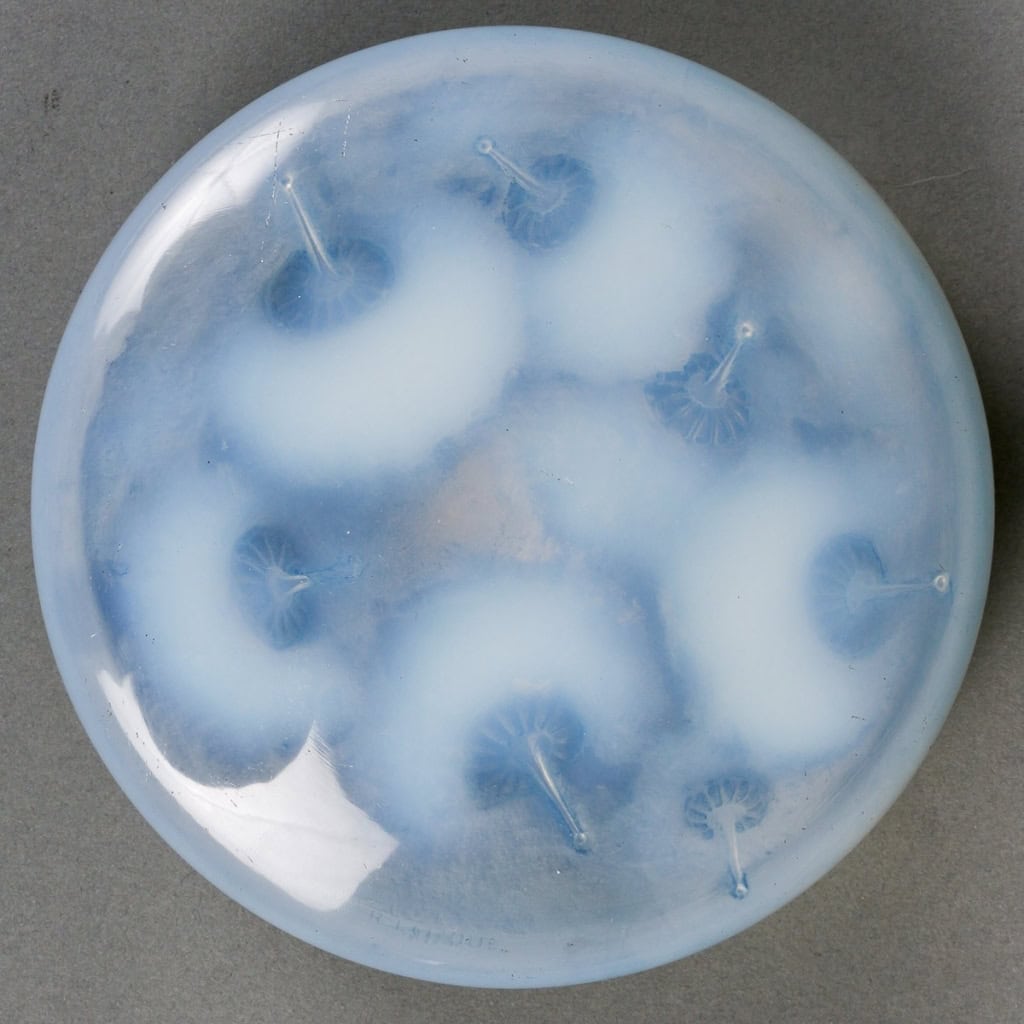 Boîte « Houppes » verre opalescent patiné bleu de René LALIQUE | Biron Boîte "Houppes" verre opalescent patiné bleu de René LALIQUE