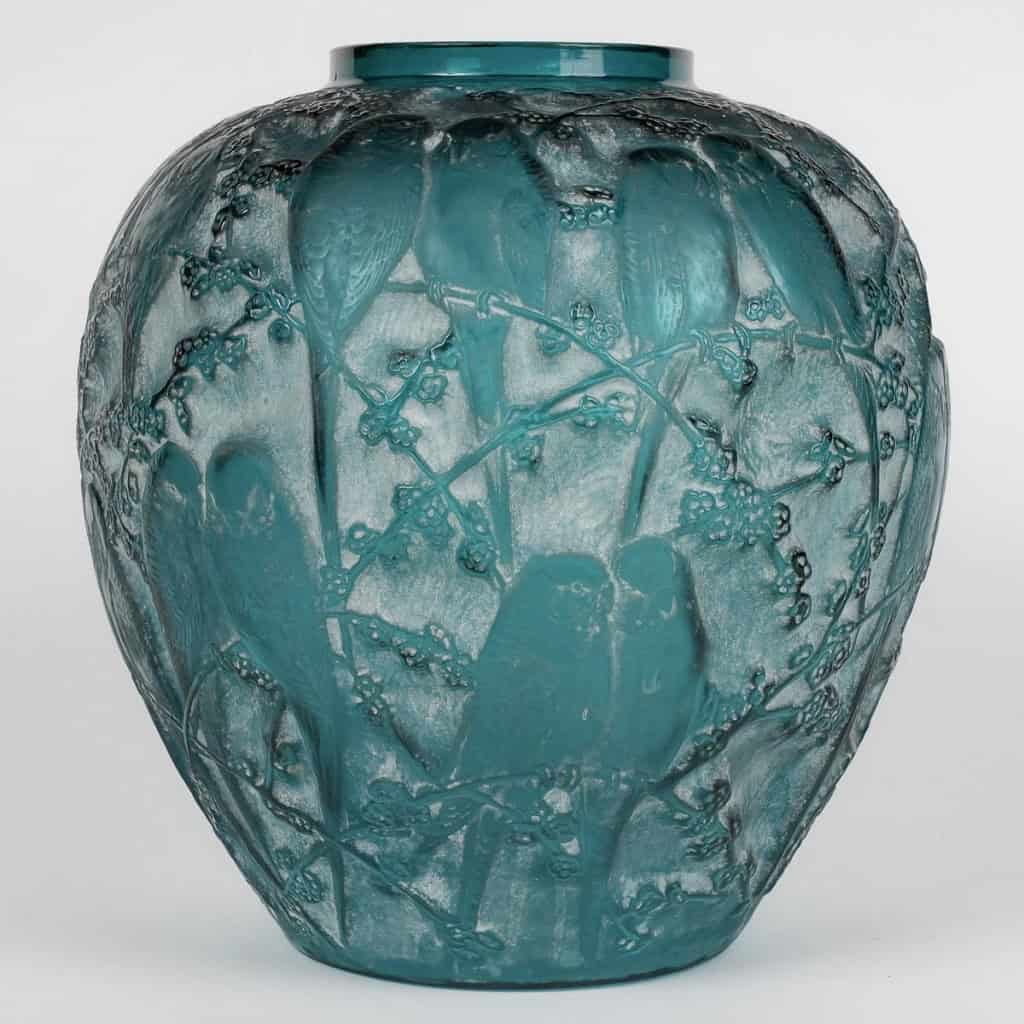 Vase « Perruches » verre vert turquoise patiné blanc de René LALIQUE | Biron Vase "Perruches" verre vert turquoise patiné blanc de René LALIQUE