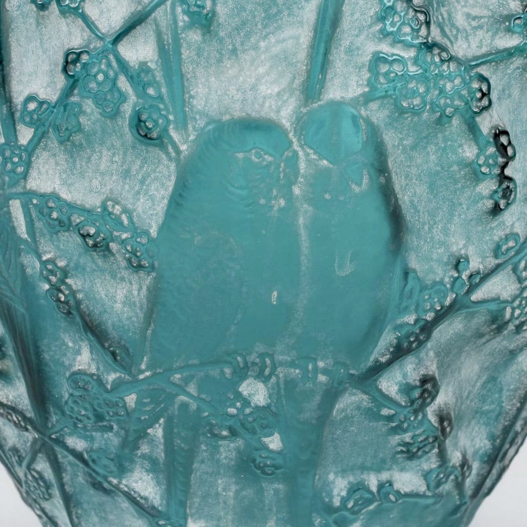 Vase « Perruches » verre vert turquoise patiné blanc de René LALIQUE | Biron Vase "Perruches" verre vert turquoise patiné blanc de René LALIQUE