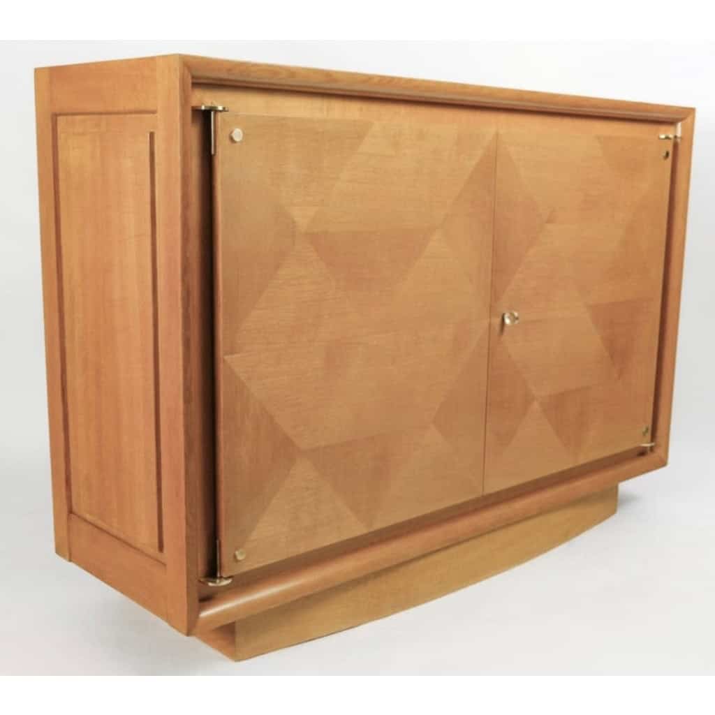 1940 Meuble de rangement de Maxime Old en marqueterie de chêne clair.