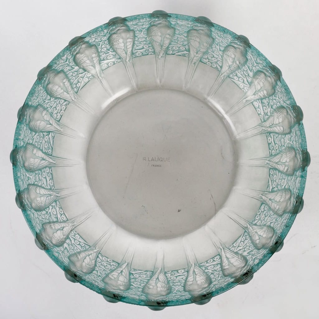 Coupe « Perruches » verre blanc patiné vert de René LALIQUE | Biron Coupe "Perruches" verre blanc patiné vert de René LALIQUE