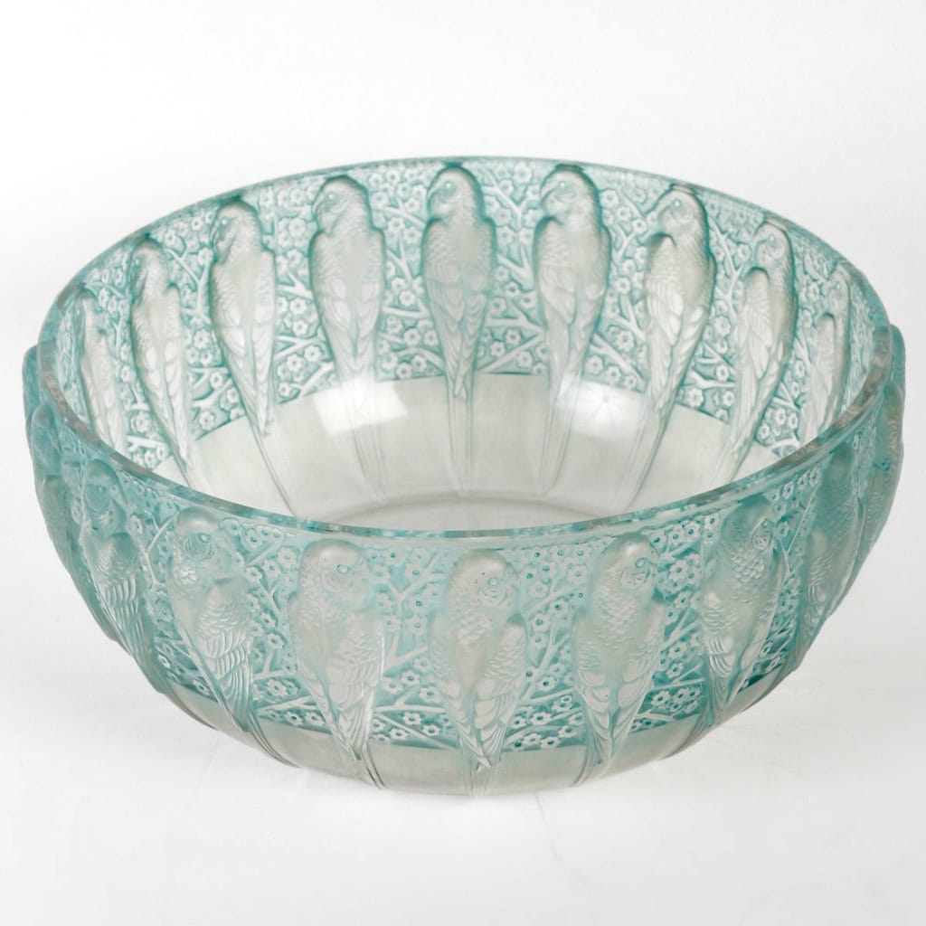 Coupe « Perruches » verre blanc patiné vert de René LALIQUE | Biron Coupe "Perruches" verre blanc patiné vert de René LALIQUE