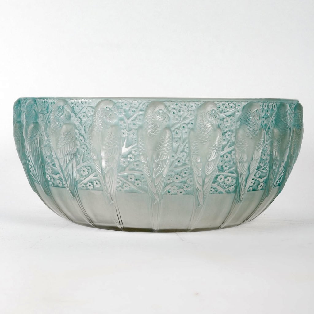 Coupe « Perruches » verre blanc patiné vert de René LALIQUE | Biron Coupe "Perruches" verre blanc patiné vert de René LALIQUE