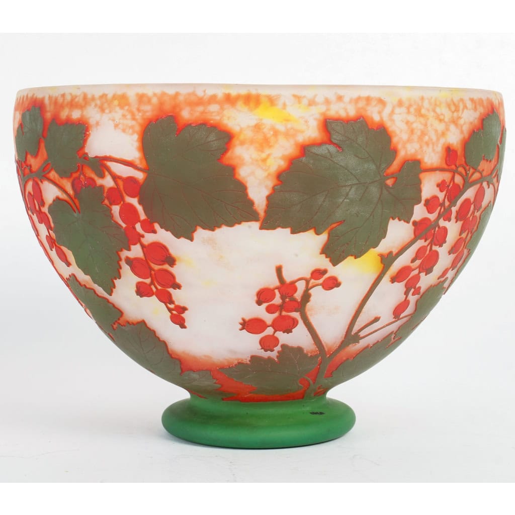 Coupe Daum à décors de groseilles. | Biron |||||