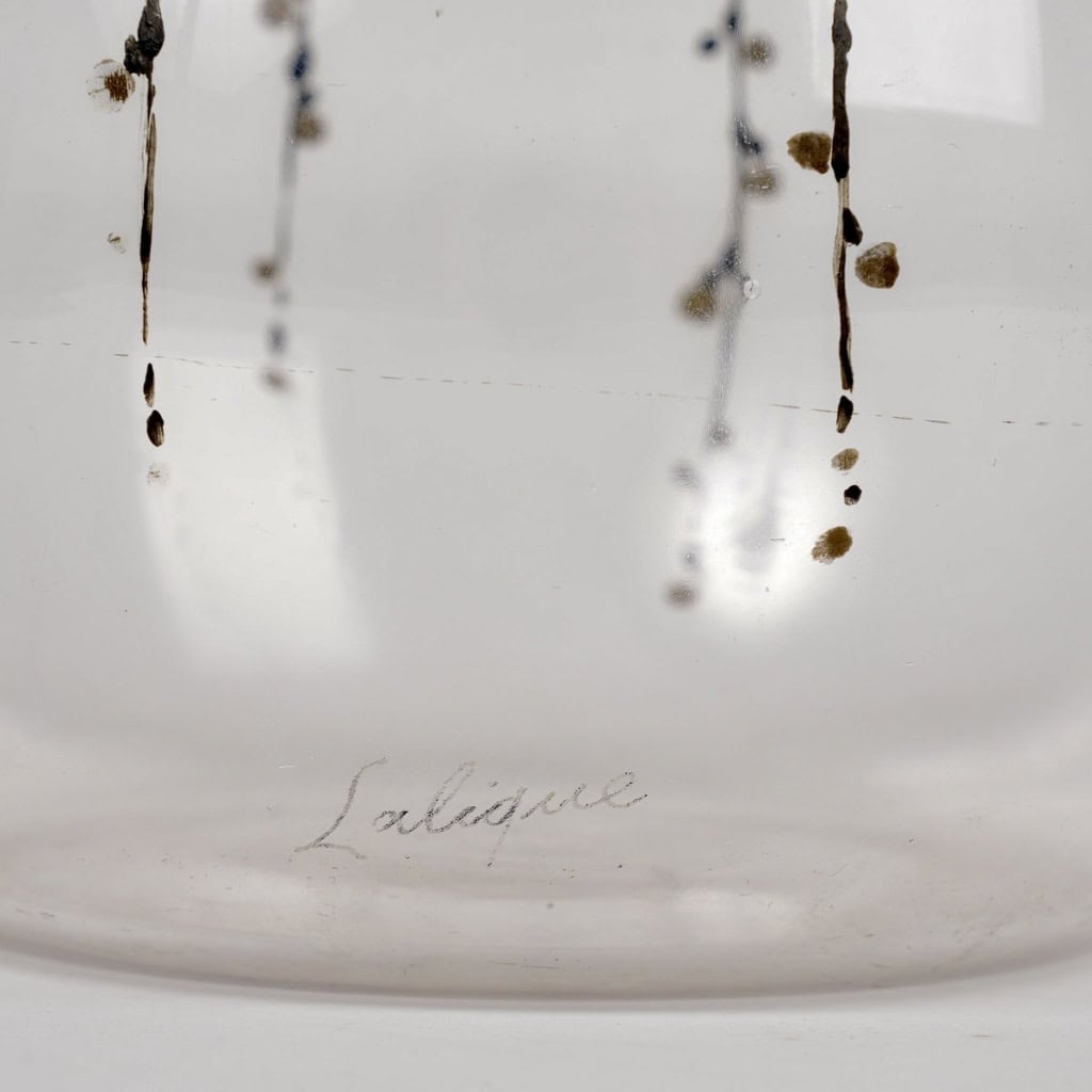 Carafe « Delvaux » verre blanc émaillé noir et doré de René LALIQUE | Biron Carafe "Delvaux" verre blanc émaillé noir et doré de René LALIQUE