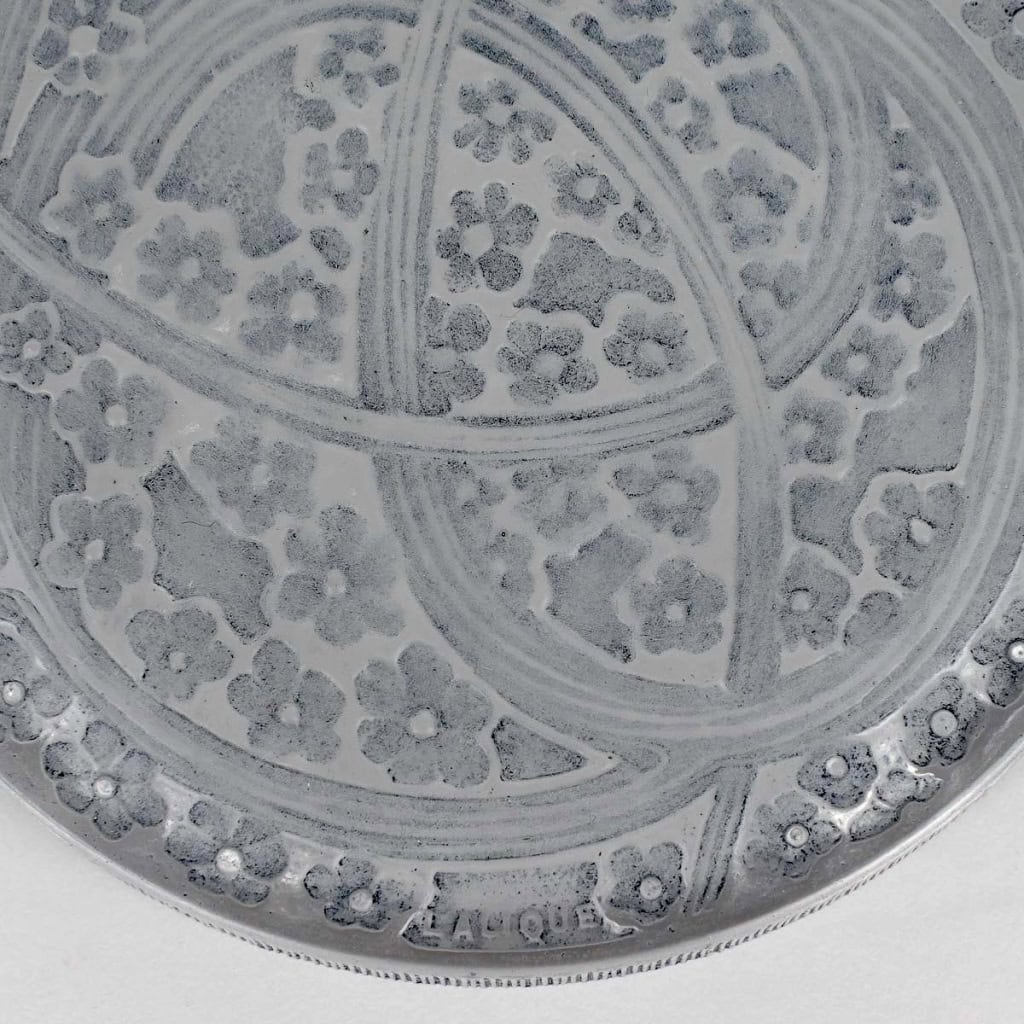 Boîte « Lucie » verre blanc patiné bleu de René LALIQUE | Biron Boîte "Lucie" verre blanc patiné bleu de René LALIQUE