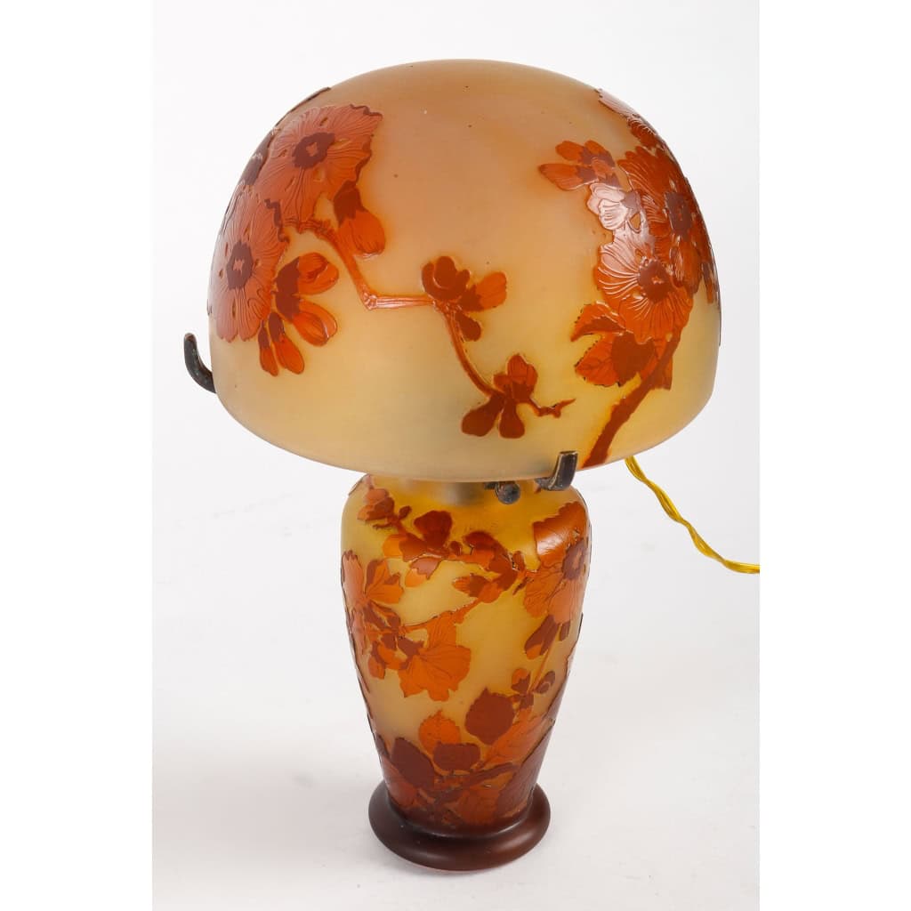 LAMPE D’EMILE GALLÉ A DÉCOR DEPOMMIERS DU JAPON | Biron LAMPE D'EMILE GALLÉ A DÉCOR DEPOMMIERS DU JAPON
